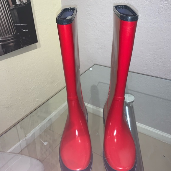 Tory Burch Rainboots 🔥 - Picture 2 of 4